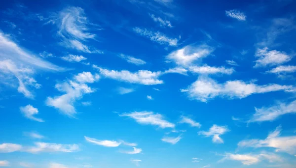 Witte Wolken Blauwe Lucht — Stockfoto