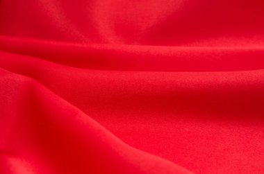 kırmızı saten veya ipek kumaş