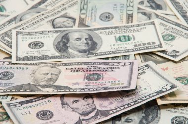 Kağıt dolarların farklı avantajları var.