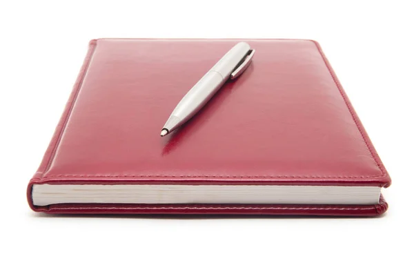 Cuaderno Rojo Pluma Aislados Blanco —  Fotos de Stock