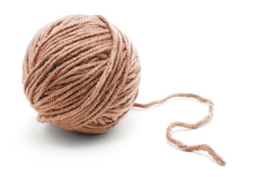 Beyaz arkaplanda iplik yumağı