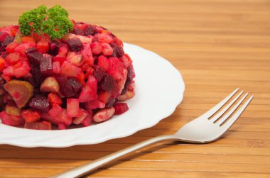 Sebze salatası ve pancar hazır.