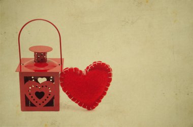 Büyük kırmızı kalpli Grunge arkaplanı.