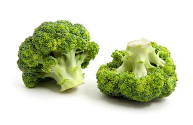 Brokoli beyaz arkaplanda izole edildi