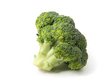 Brokoli beyaz arkaplanda izole edildi