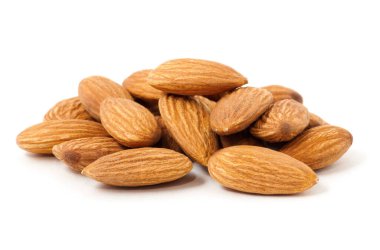 Badem beyaz üzerine izole