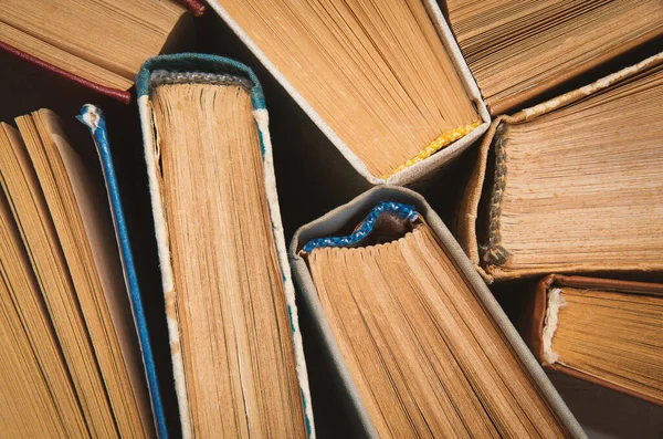Régi Használt Keménykötésű Könyvek Vagy Tankönyvek Fentről — Stock Fotó
