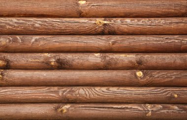 Kütüklerden ahşap duvar