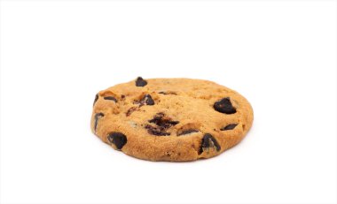 Beyaz üzerine izole edilmiş çikolatalı kurabiye.