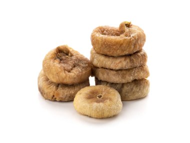 Kurumuş incir meyveleri beyaz arka planda izole