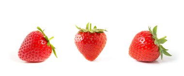 Çilek beyaz arkaplanda izole edildi