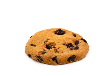 Beyaz üzerine izole edilmiş çikolatalı kurabiye.