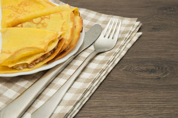 Pannenkoeken Met Een Vleesvulling — Stockfoto