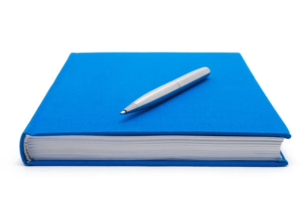 蓝色的日记和笔 — 图库照片