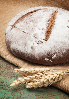 Taze pişmiş geleneksel ekmek.