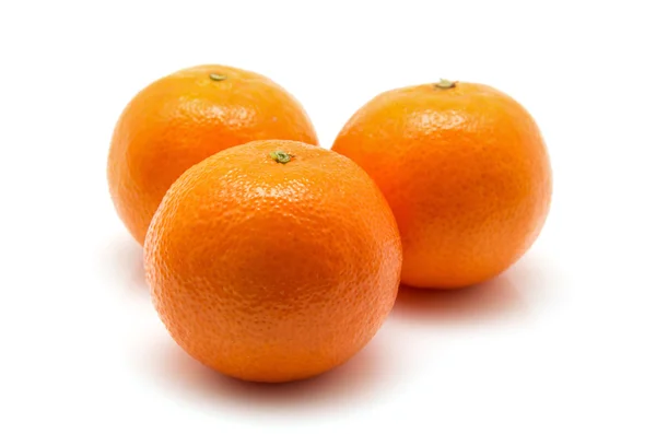 Mandarynki lub owoców mandarynka na białym tle — Zdjęcie stockowe