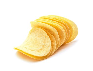 Beyaz arkaplanda patates cipsi