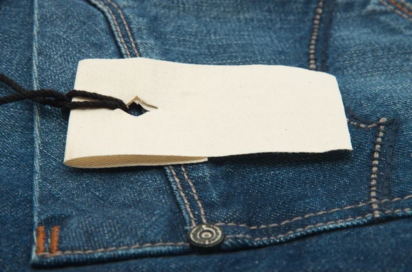 Niebieskie jeansy tekstury i etykieta cena — Zdjęcie stockowe