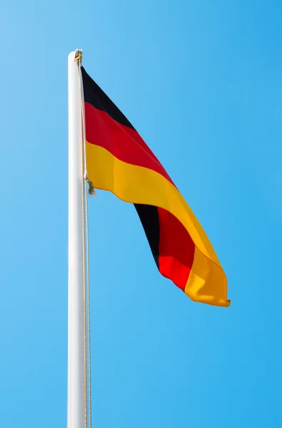 Jedwabiście banderą Niemiec lotach w wiatr — Zdjęcie stockowe