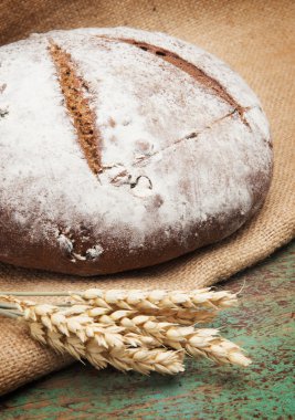 Taze pişmiş geleneksel ekmek.