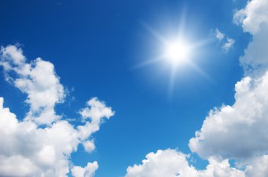 Mavi gökyüzü ve güneş.