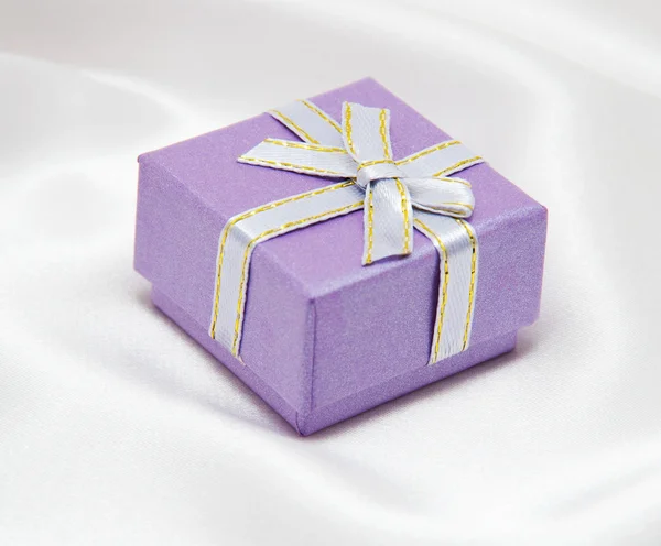 Gift box isolated on white background fabric — Stock Photo, Image