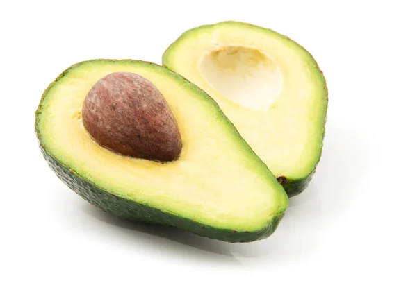 Avocado geïsoleerd op wit — Stockfoto