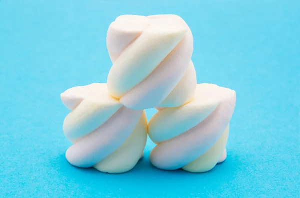 Marshmallow on blue background — Stock Photo, Image
