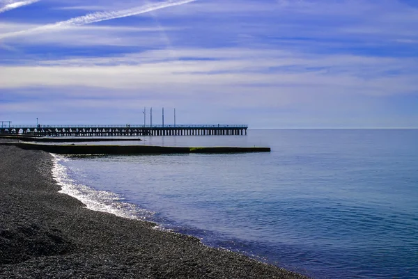 Alla spiaggia blu largo — Foto Stock