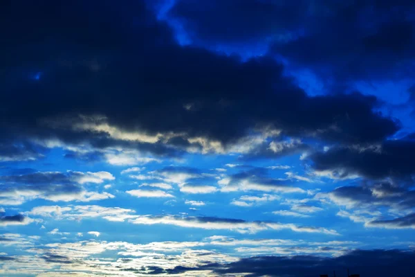 Vue ciel bleu foncé — Photo