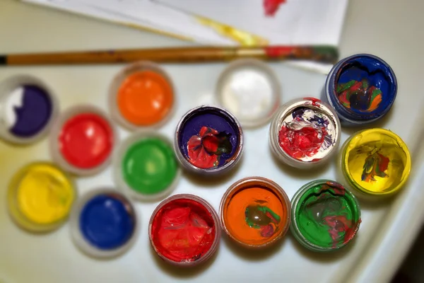 Pitture e pennelli per bambini — Foto Stock