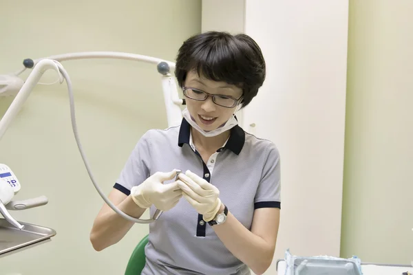 Çalışma, dişçi aletleri