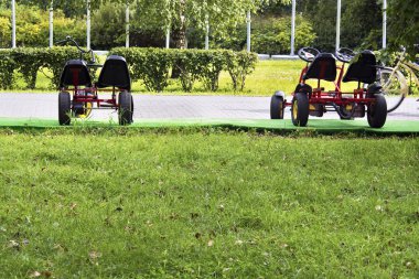 Boş park arabaları