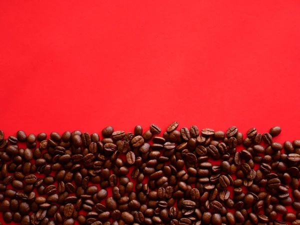 Grãos Café Fundo Vermelho — Fotografia de Stock