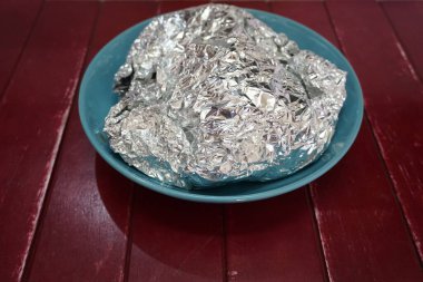 Kırışık folyo dokusu. Alüminyum folyo doku arka planı. metal plaka