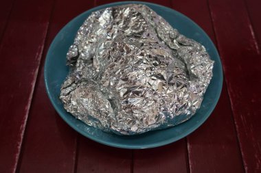 Kırışık folyo dokusu. Alüminyum folyo doku arka planı. metal plaka