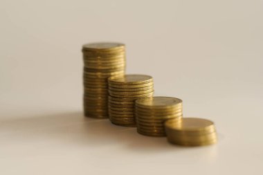 yığınla para madeni para biriktirme kavramı