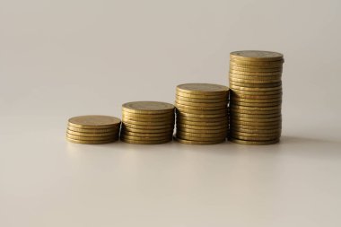 yığınla para madeni para biriktirme kavramı