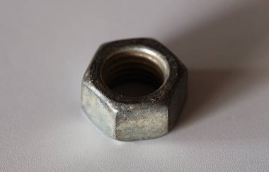 Paslı fındık, metal vida ve cıvata