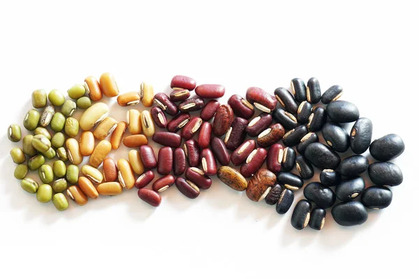 Birçok çeşit fasulye, hayvan yemi için fındık.