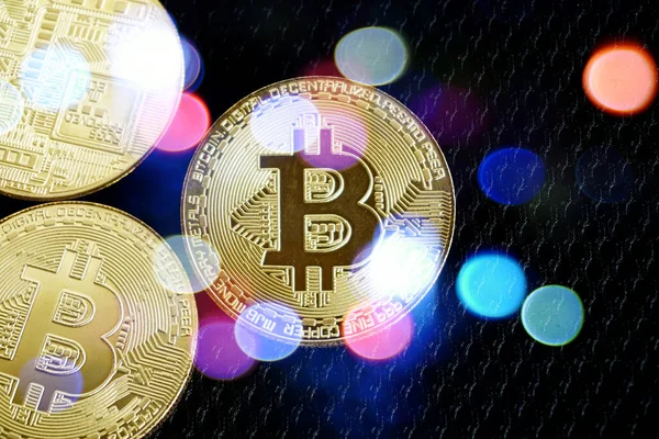 Boğa piyasası eğilimi. Kripto para birimi. Bitcoin Stok Büyümesi. Çizelgeye göre bitcoin fiyatlarında güçlü bir artış var. Sanal varlıklara yatırım yapmak. Haritalar ve bitcoin ile yatırım platformu