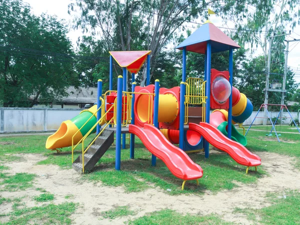 Parque infantil en parque  . — Foto de Stock