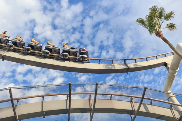 Roller coaster w Universal Studios, Osaka, Japonia. — Zdjęcie stockowe