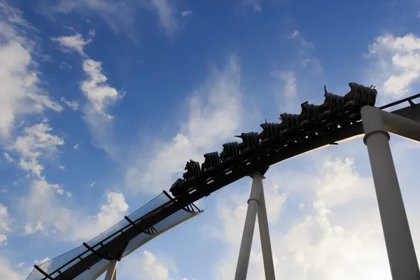 Roller coaster w Universal Studios, Osaka, Japonia. — Zdjęcie stockowe