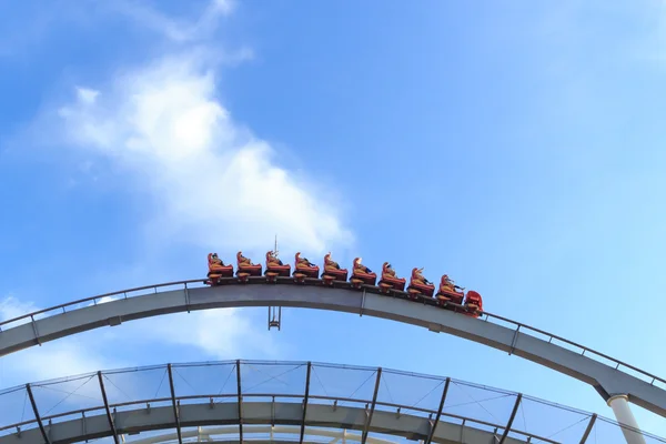 Roller coaster w Universal Studios, Osaka, Japonia. — Zdjęcie stockowe