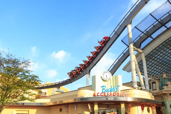 Roller coaster w Universal Studios, Osaka, Japonia. — Zdjęcie stockowe