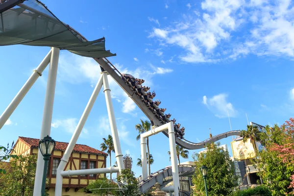 Roller coaster w Universal Studios, Osaka, Japonia. — Zdjęcie stockowe