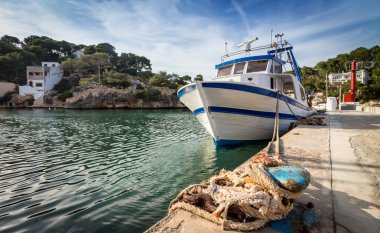 Harbour bir balıkçı teknesi