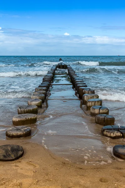 Rompeolas en el mar Báltico — Foto de Stock