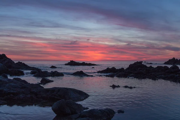 Puesta de sol romántica en la playa de Cerdeña — Foto de Stock